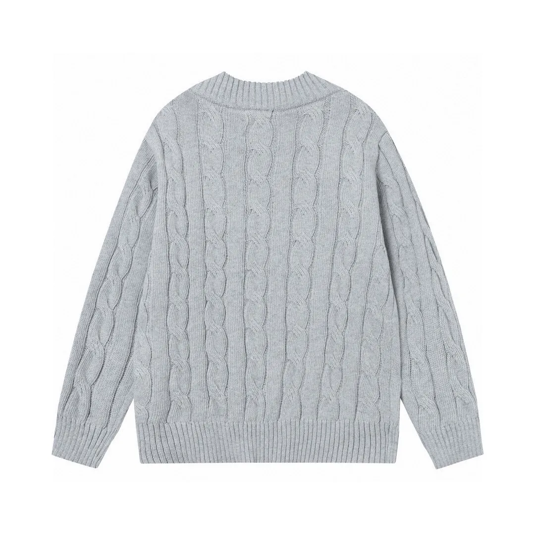 P194 Style number: 603 -Ralph Lauren 24ssRL half-zip long-sleeved sweater with classic war horse logo embroidery on the chest, pullover jacket -The item is made of dyed and spun yarn, purchased from the original version. A full set of customized accessories. Details determine success. A major autumn and winter new style. The item weighs more than 800 grams. It is soft and delicate and does not tie the body. The upper body effect is very nice and has a loose fit. -Color: black, white, gray -Size: S/M/L/XL/2XL